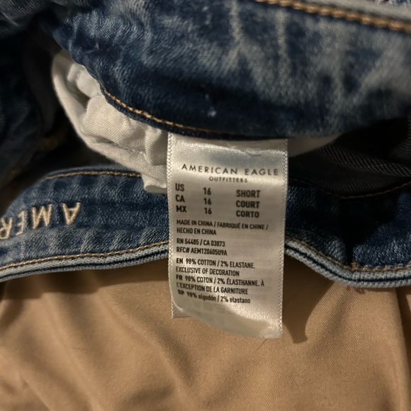 American Eagle light wash ripped jeans size 16S - Picture 4 of 4